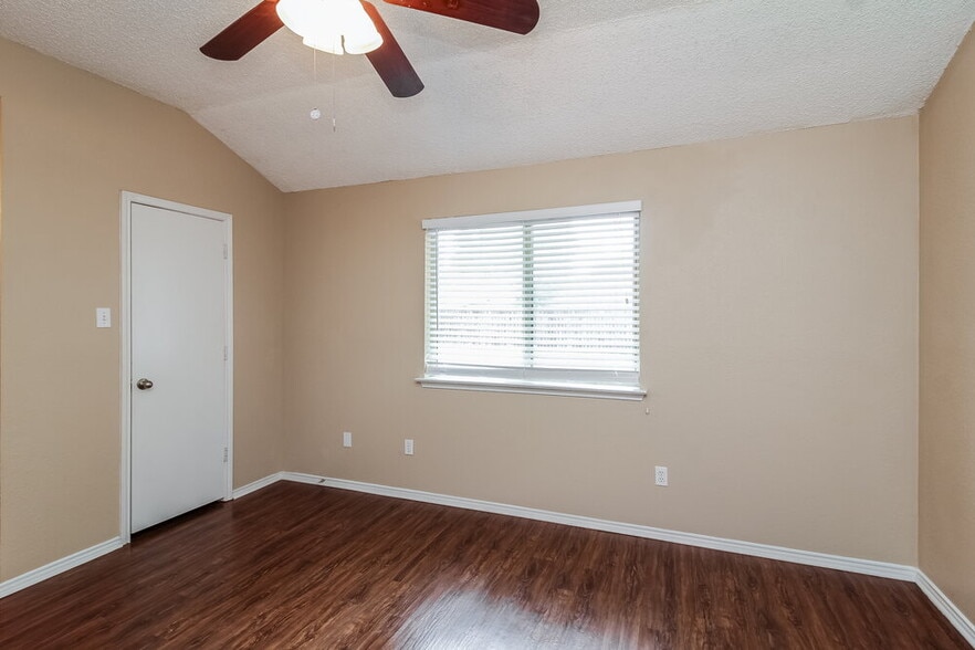 Building Photo - 405 Lemon Dr