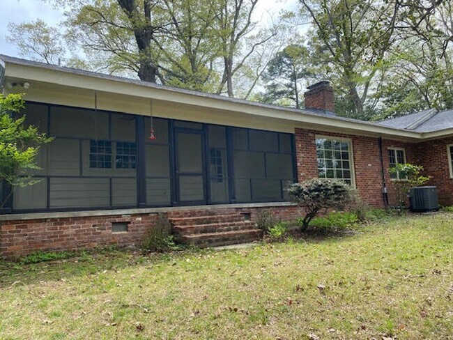 Building Photo - Rambling Brick Rancher with water views cl...