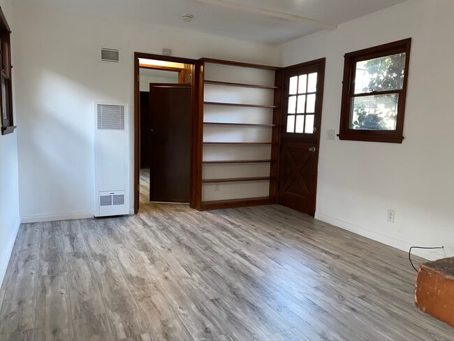 Building Photo - 4845 Agnes Ave