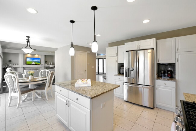 Building Photo - 2655 Molitor Rd