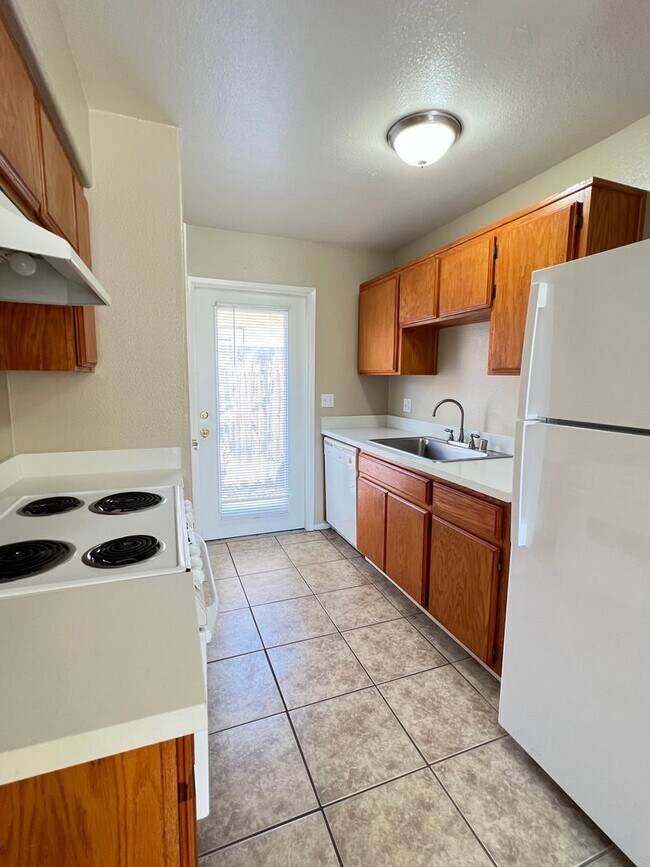 Building Photo - 1320 Reddick Ln