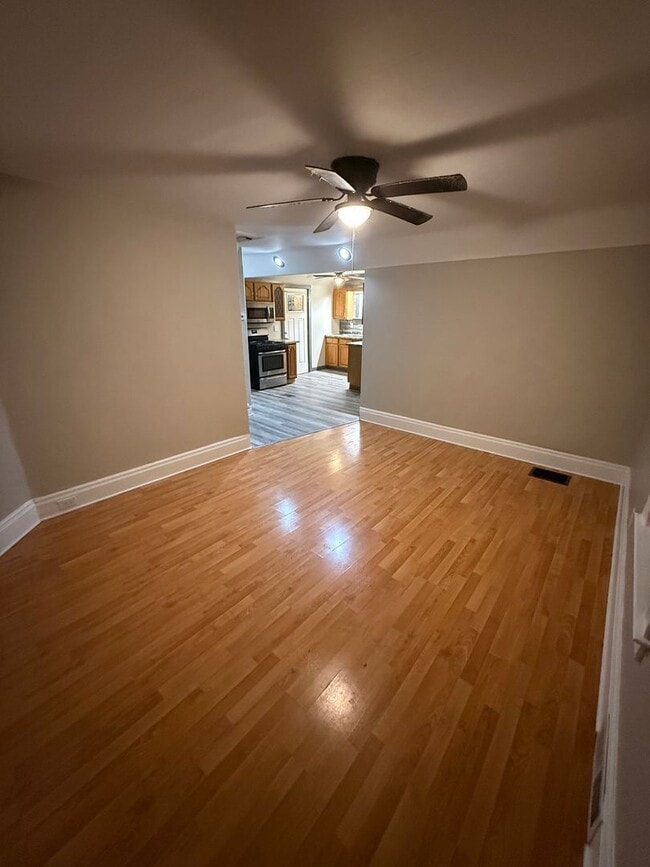 Building Photo - 11 Hallenbeck Ave