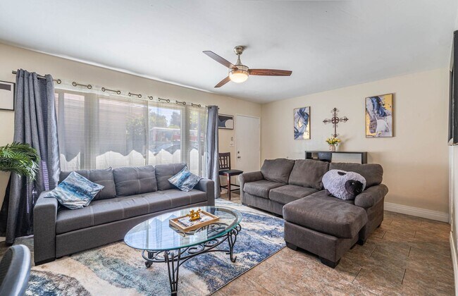Building Photo - Charming 2 Bedroom Home with Private Garag...