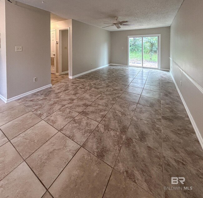 Building Photo - 6410 Schoel Ln
