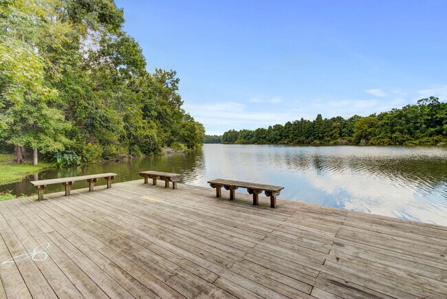 Building Photo - 207 N Pembroke Dr