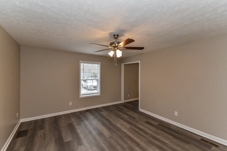 Building Photo - 6677 Birchwood Terrace