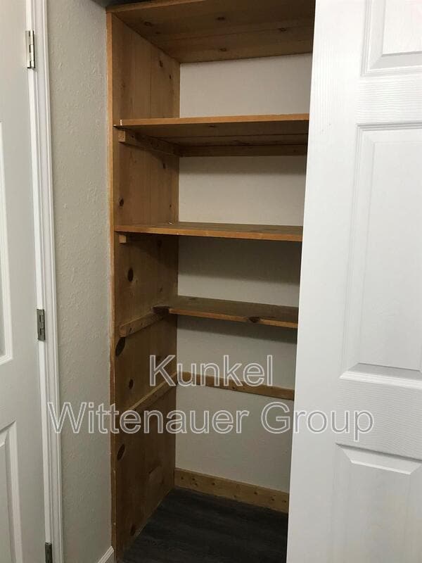 Building Photo - 19 Twin Oaks Dr