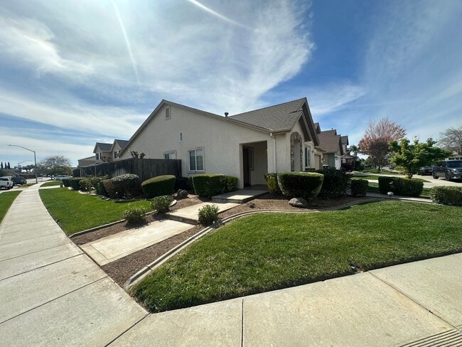 Building Photo - 2462 Gallery Dr