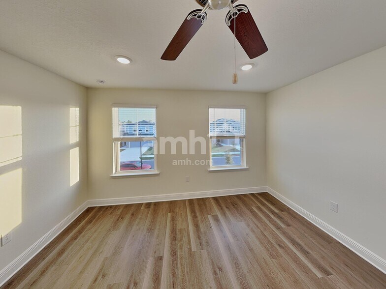 Building Photo - 5952 Sycamore Pl St