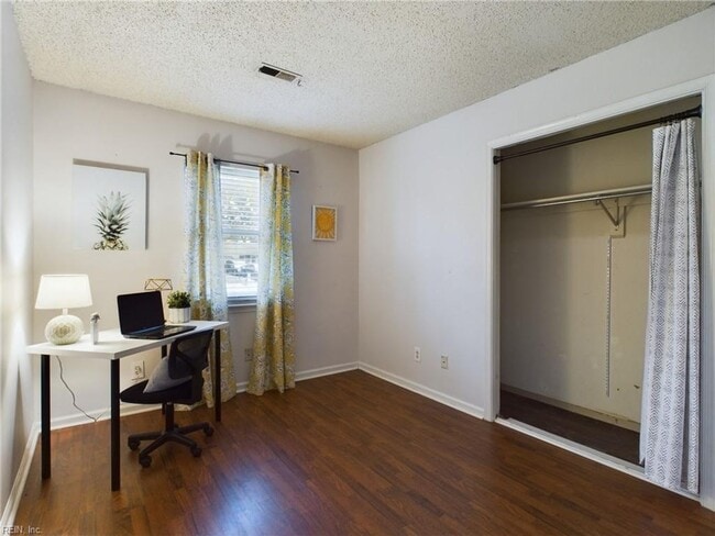 Building Photo - 3BD/2BA Ranch in Quiet Cul-de-sac Attached Garage!  Fully Fenced Large Backyard!