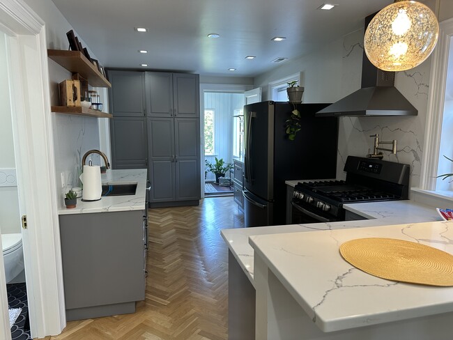 Building Photo - 2030 W Estes Ave