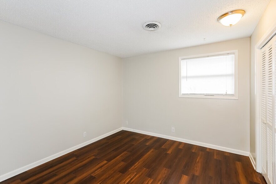 Building Photo - 204 Redondo Ct N