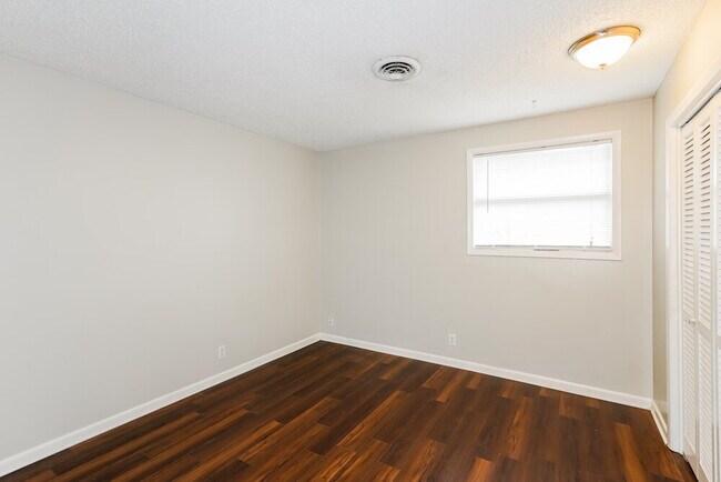 Building Photo - 204 Redondo Ct N