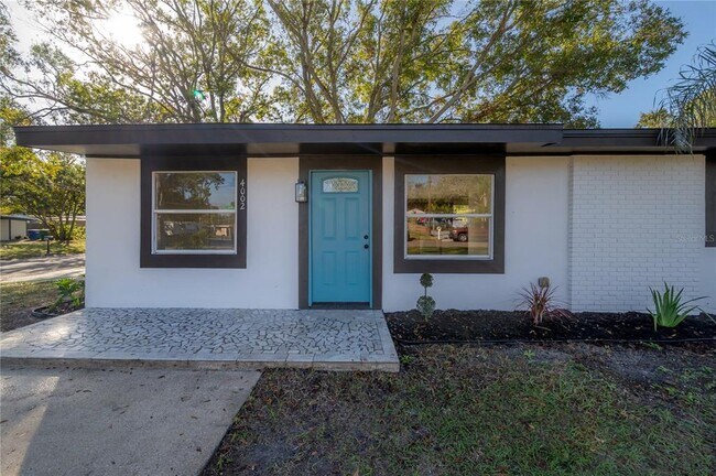 Building Photo - 4002 W Fairview Heights