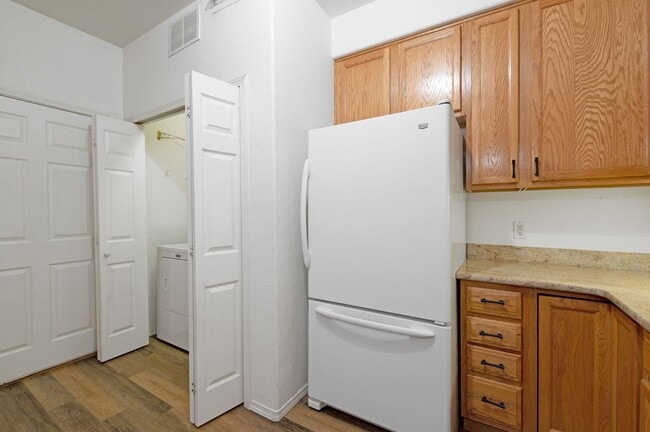 Building Photo - Relaxing townhome in Monument Villas