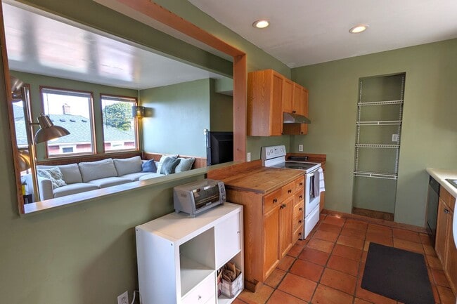 Building Photo - 3022 Federal Ave