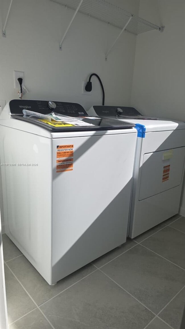 Building Photo - 2741 SE 24th Ct