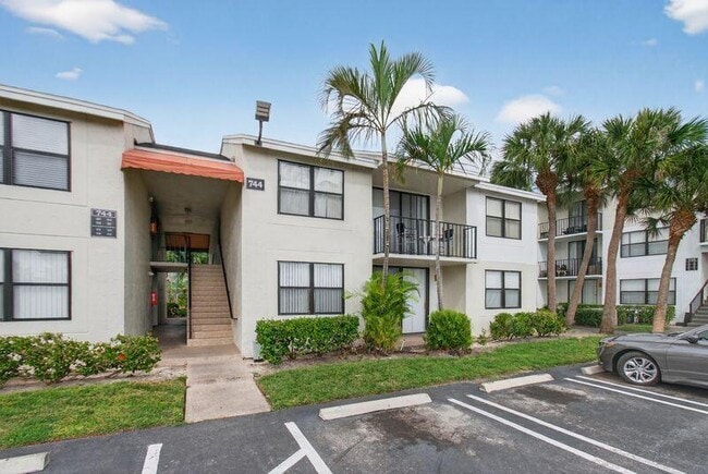 Building Photo - 744 Executive Center Dr