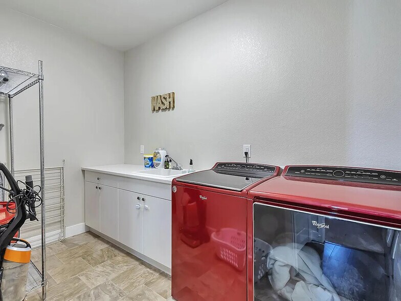 Building Photo - 1962 W 67th Pl