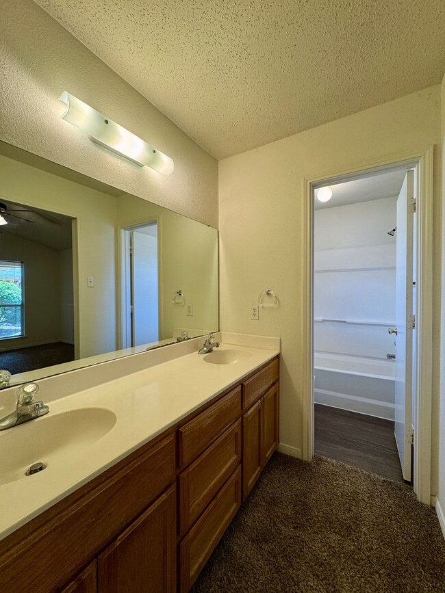 Building Photo - Duplex