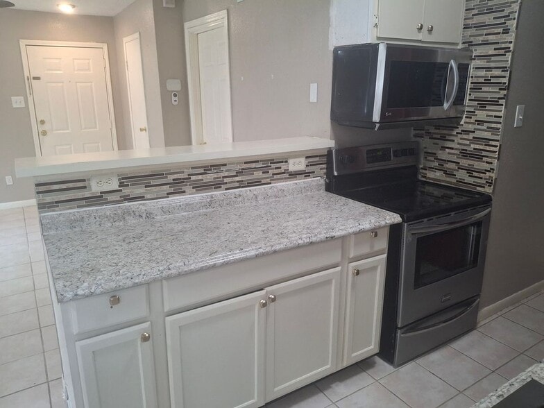 Building Photo - 12660 Ashford Point Dr