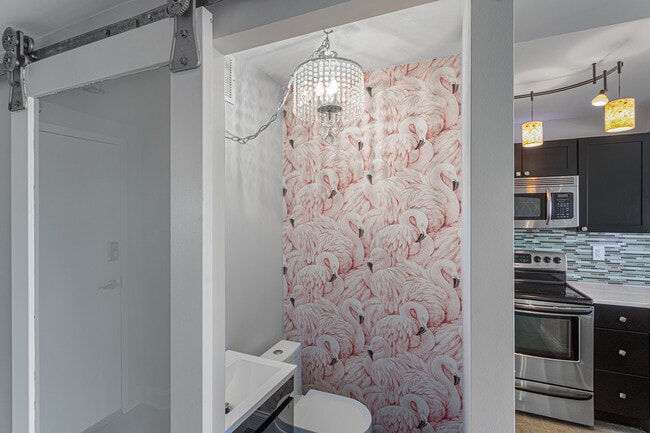 Building Photo - 6166 N Sheridan Rd