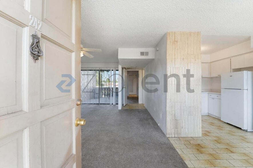 Building Photo - 4950 N Miller Rd