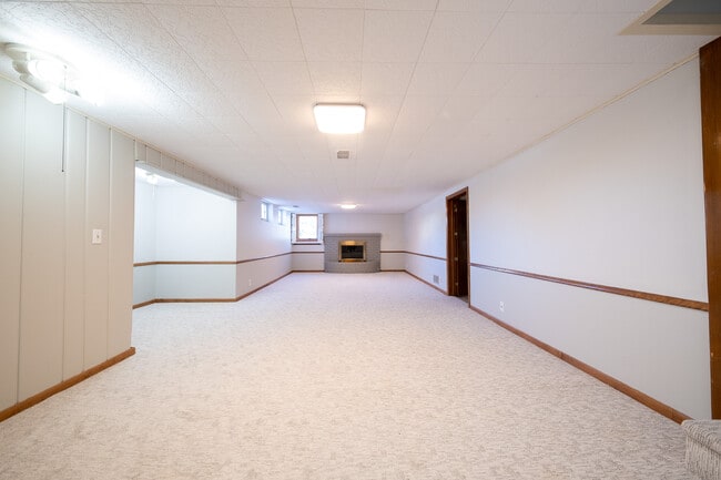 Building Photo - 5209 W 61st St