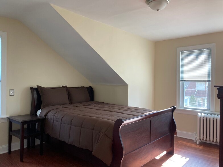 Building Photo - 218 Evergreen Ave