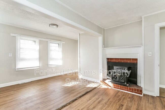 Building Photo - 1737 Willow Rd