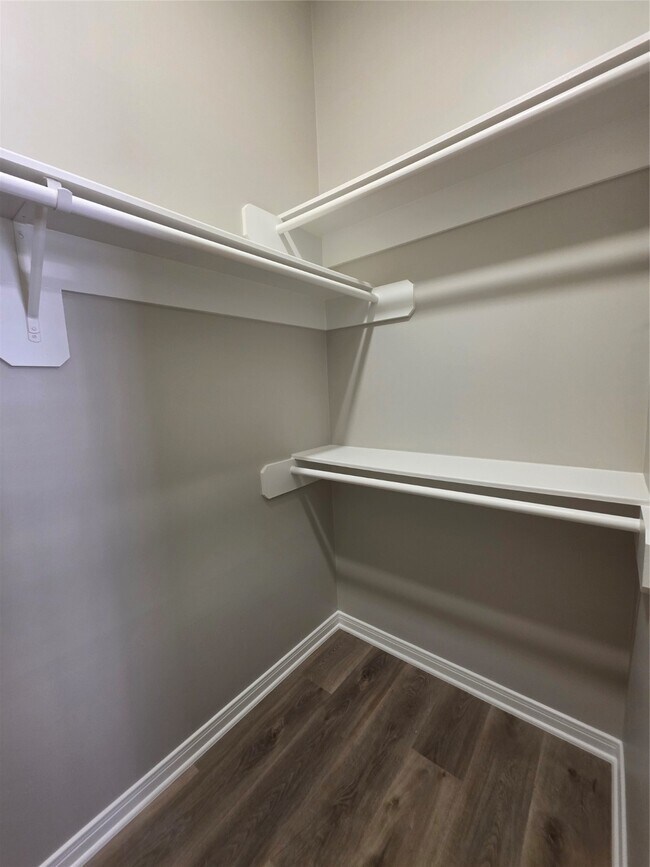 Building Photo - 2219 Lakewind Ln