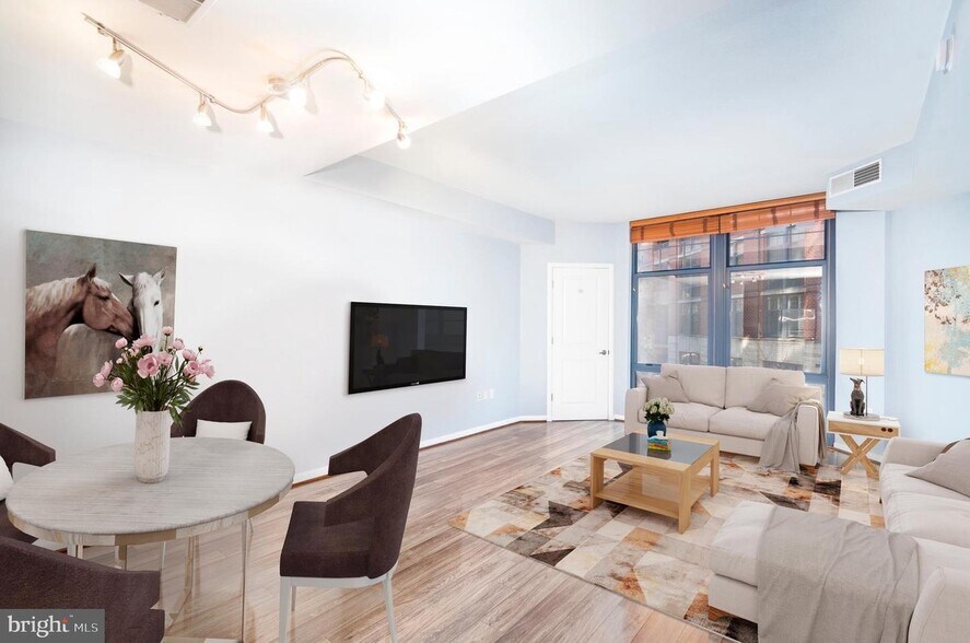 Building Photo - 1021 N Garfield St