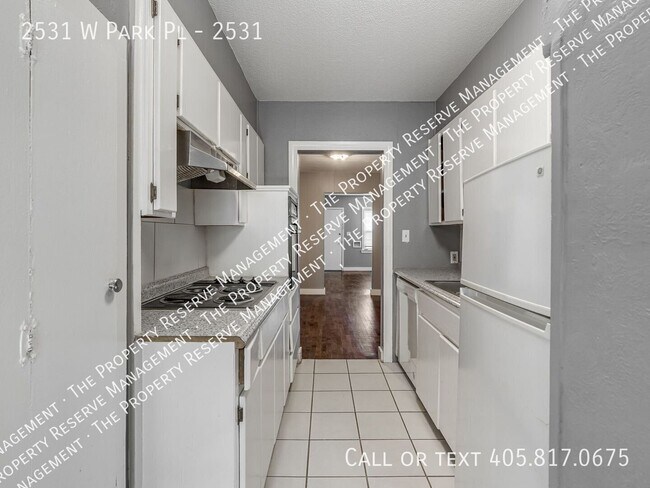 Building Photo - 2531 W Park Pl
