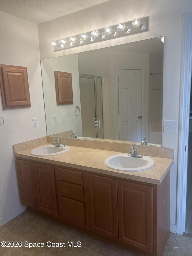 Building Photo - 241 Paquita Cir