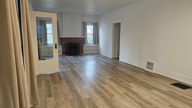 Building Photo - 2301 W Regan Ave