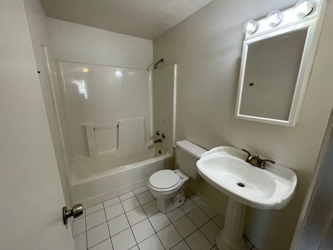 Building Photo - Charming 4-Bedroom, 3-Bathroom Home in West Greeley