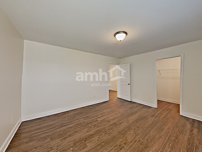 Building Photo - 445 Charity Ln