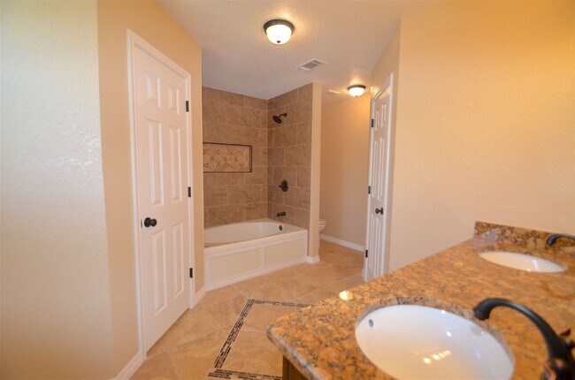 Building Photo - Home In Great Condition