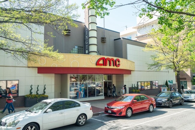 Building Photo - 3011 S Buchanan St