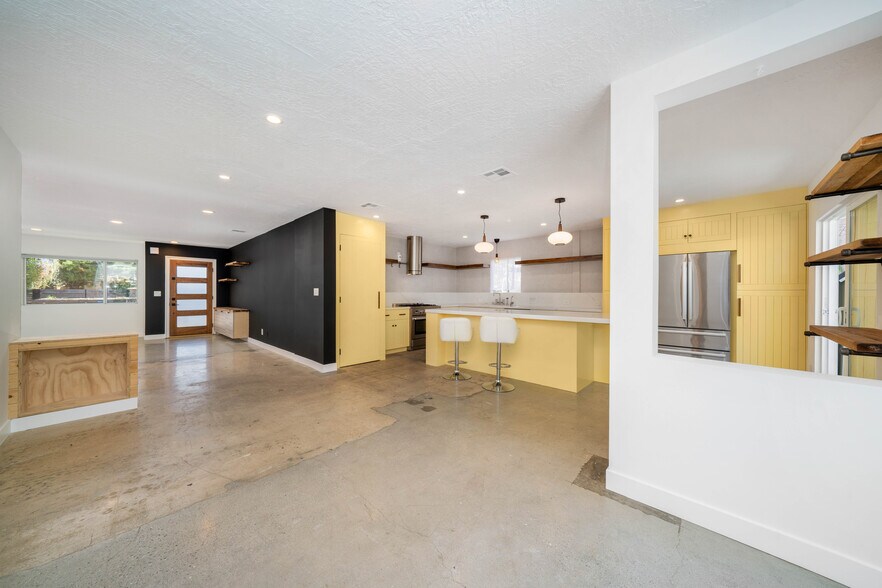 Building Photo - 7851 Texhoma Ave