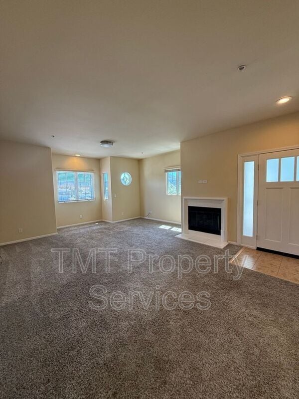 Building Photo - 595 Ave of Flags