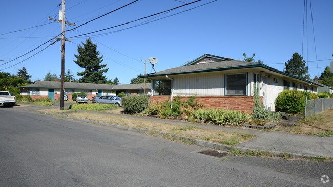 Building Photo - 7327 7347 SE Henry St