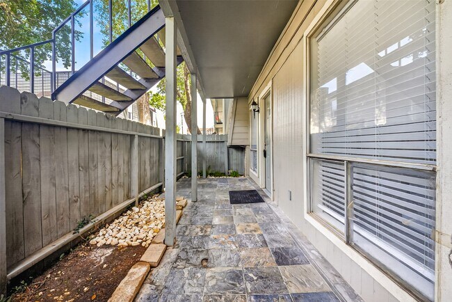 Building Photo - 5929 Queensloch Dr