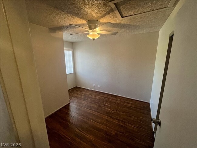 Building Photo - 914 Scarlet Ridge Dr