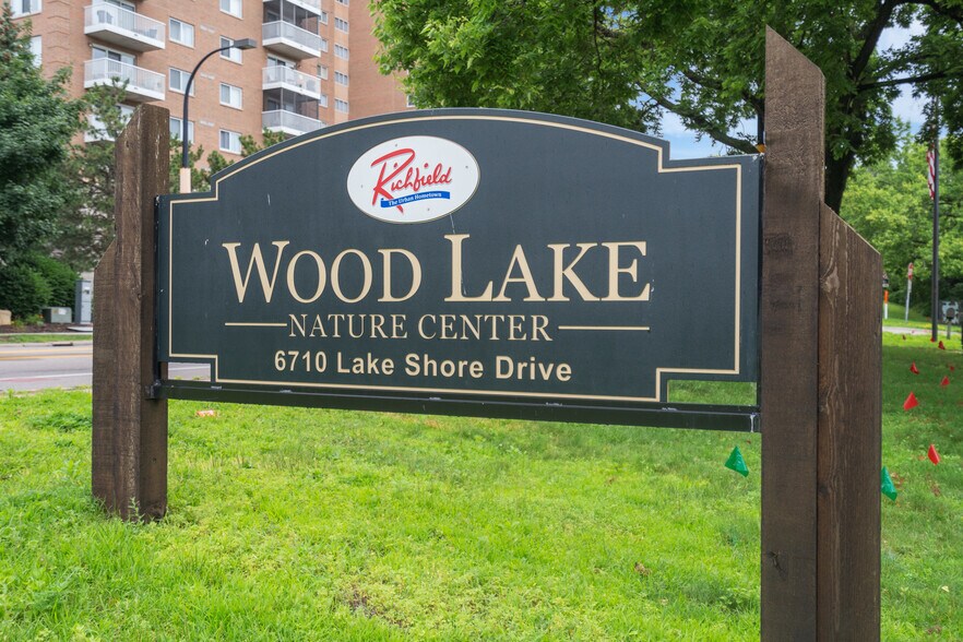 Building Photo - 6615 Lake Shore Dr S