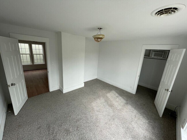 Building Photo - 1144 S Spring St