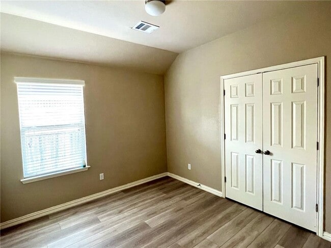 Building Photo - 133 Salt Fork Dr