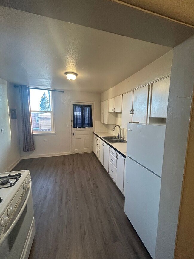 Building Photo - 402 W Mercury St