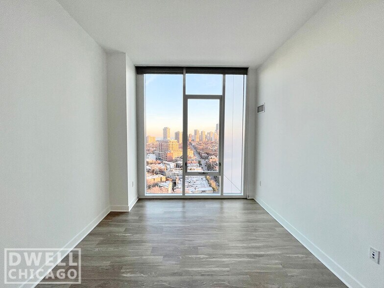 Building Photo - 2337 N Lincoln Ave