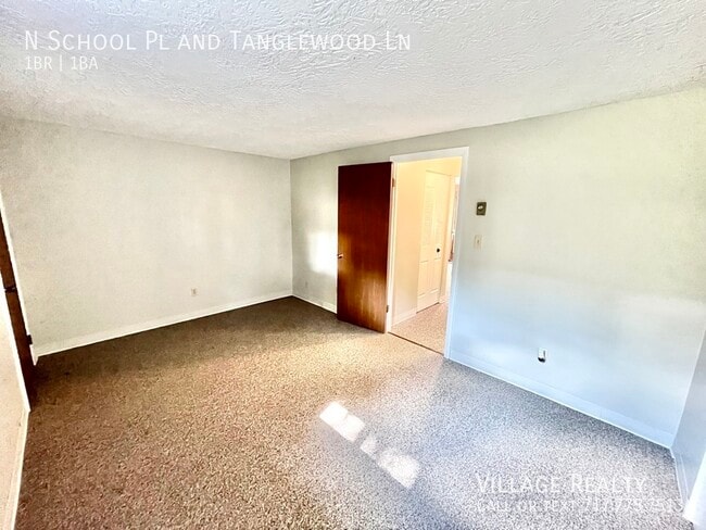 Building Photo - 337 N School Pl